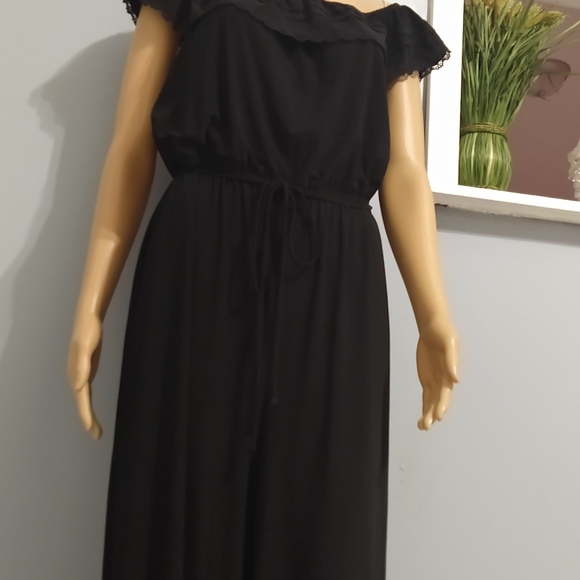 Black off the shoulder jumpsuit romper. - Picture 3 of 4